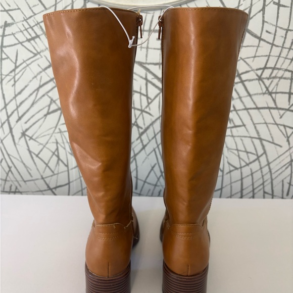 Indigo rd. women's tan faux leather knee-high block heel boots.  Size 7.5 - Picture 4 of 5